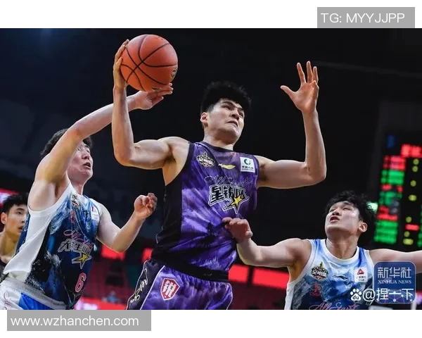 CBA赛场激战江苏同曦迎战佛山队争夺季后赛名额的关键之战